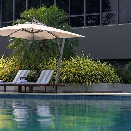 Radisson Blu Okoume Palace Hotel, Либревиль Экстерьер фото