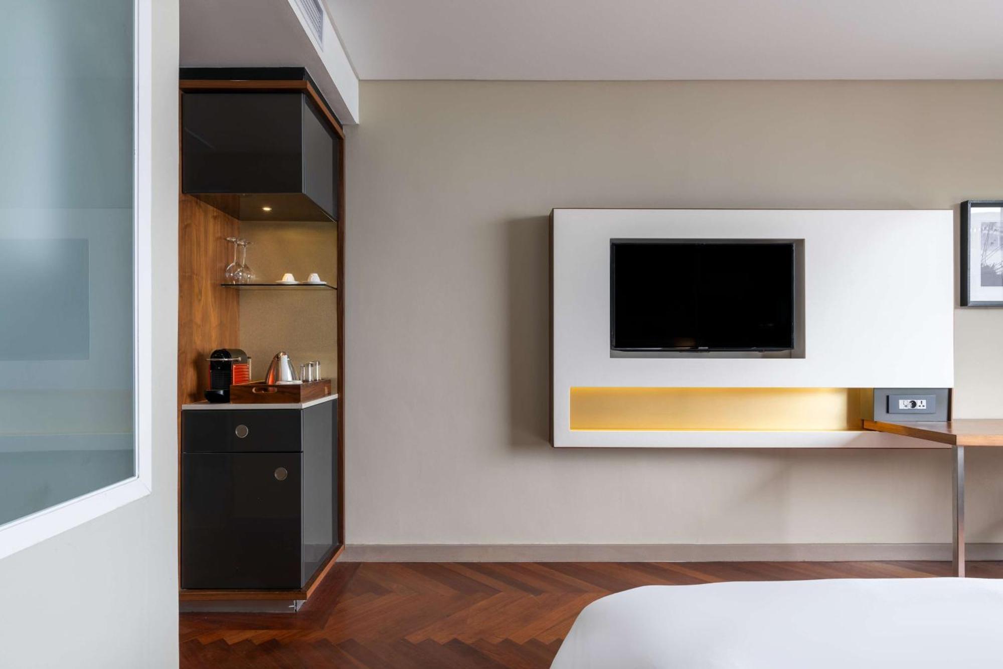 Radisson Blu Okoume Palace Hotel, Либревиль Экстерьер фото