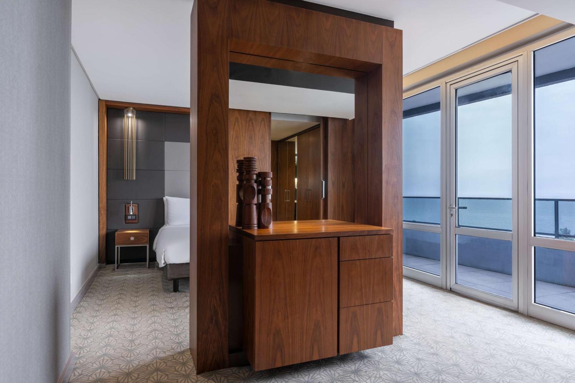 Radisson Blu Okoume Palace Hotel, Либревиль Экстерьер фото