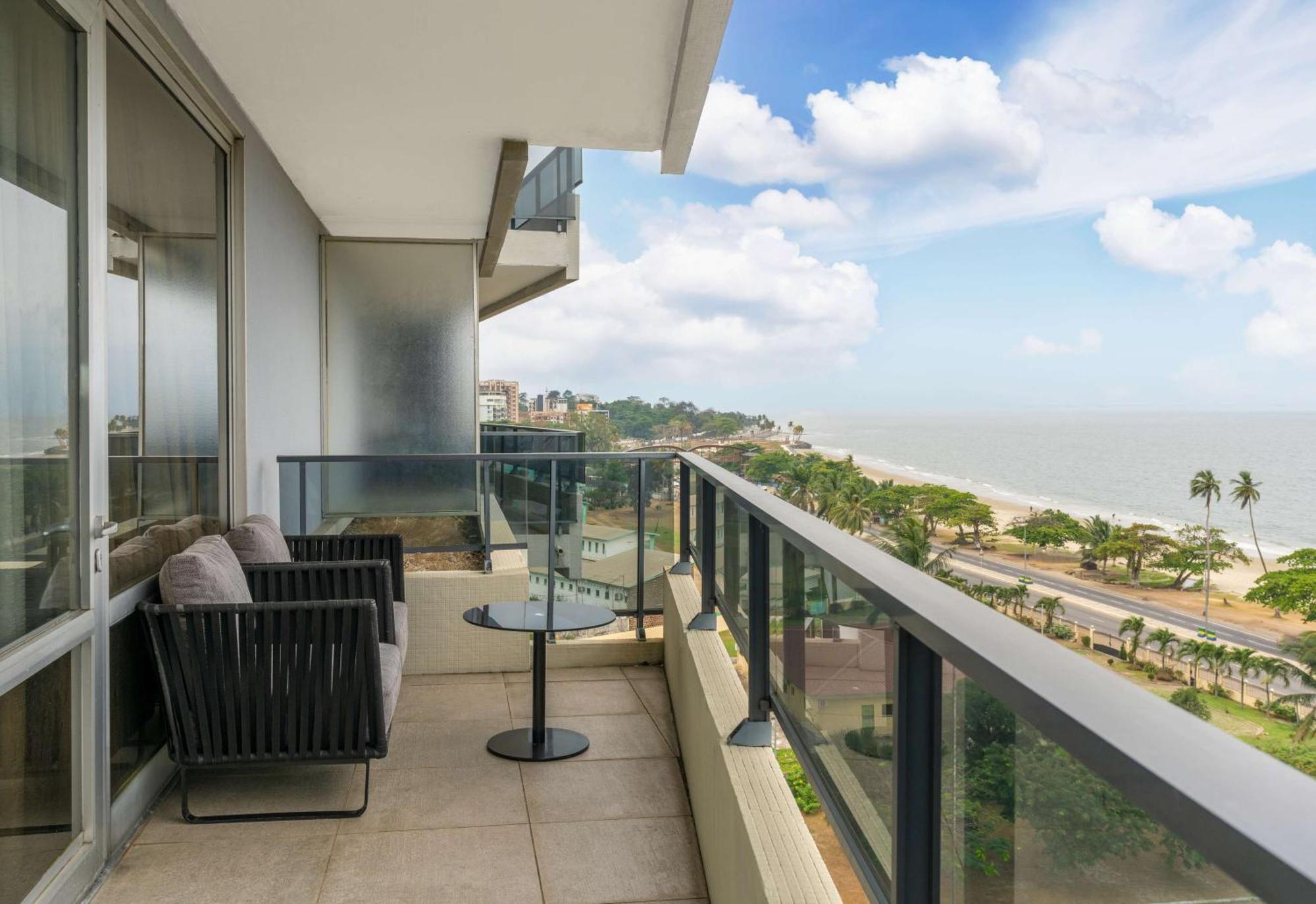 Radisson Blu Okoume Palace Hotel, Либревиль Экстерьер фото