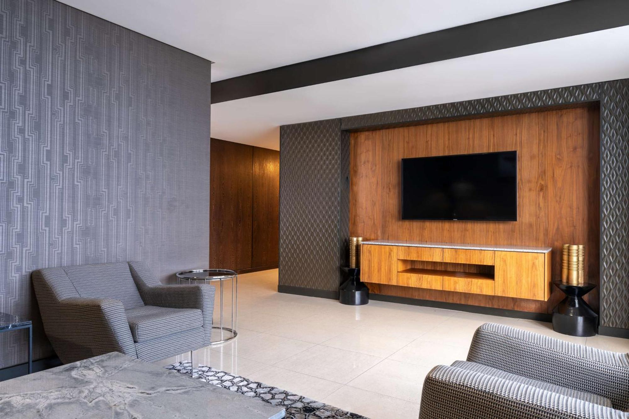 Radisson Blu Okoume Palace Hotel, Либревиль Экстерьер фото