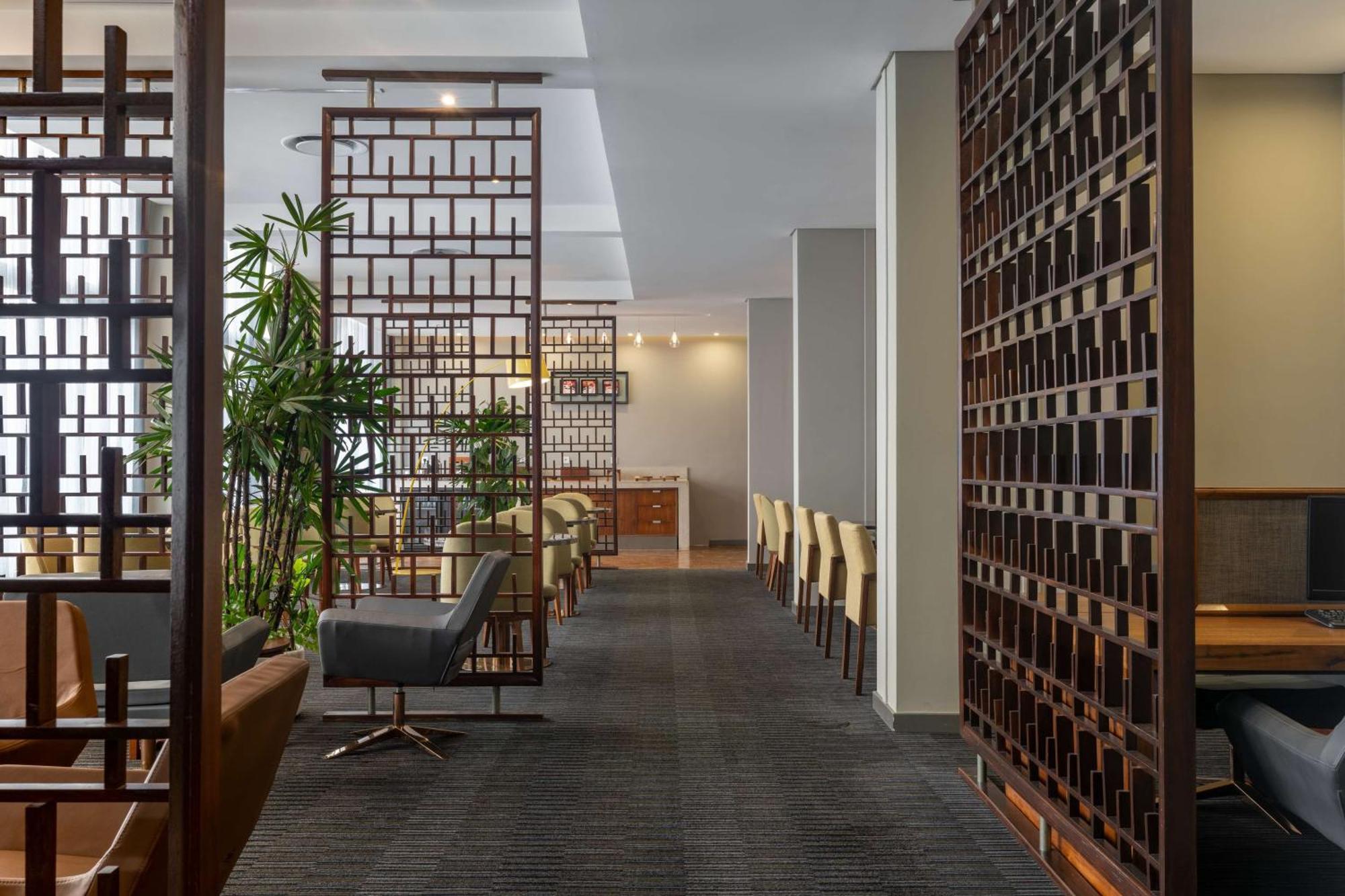 Radisson Blu Okoume Palace Hotel, Либревиль Экстерьер фото