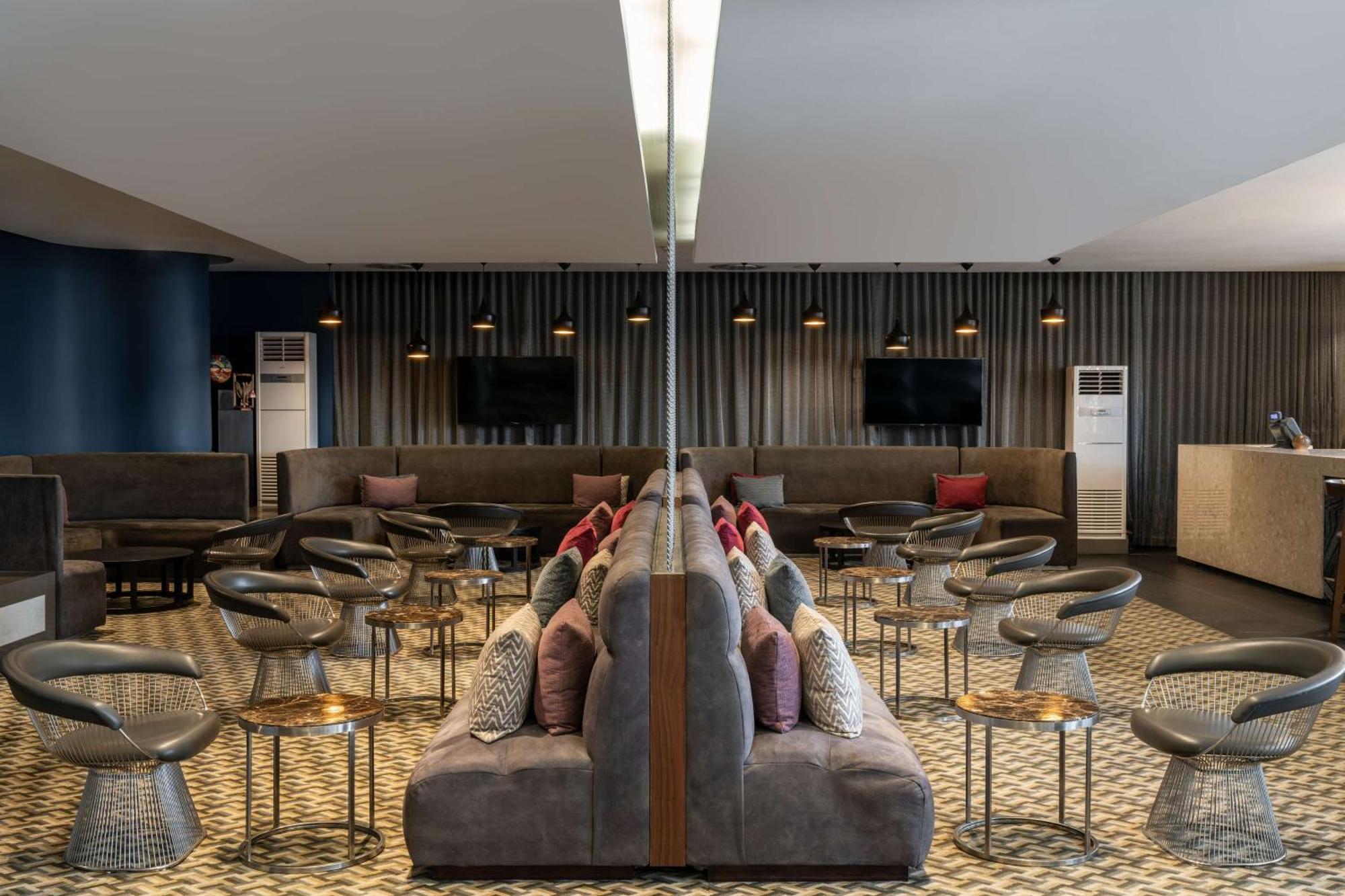 Radisson Blu Okoume Palace Hotel, Либревиль Экстерьер фото
