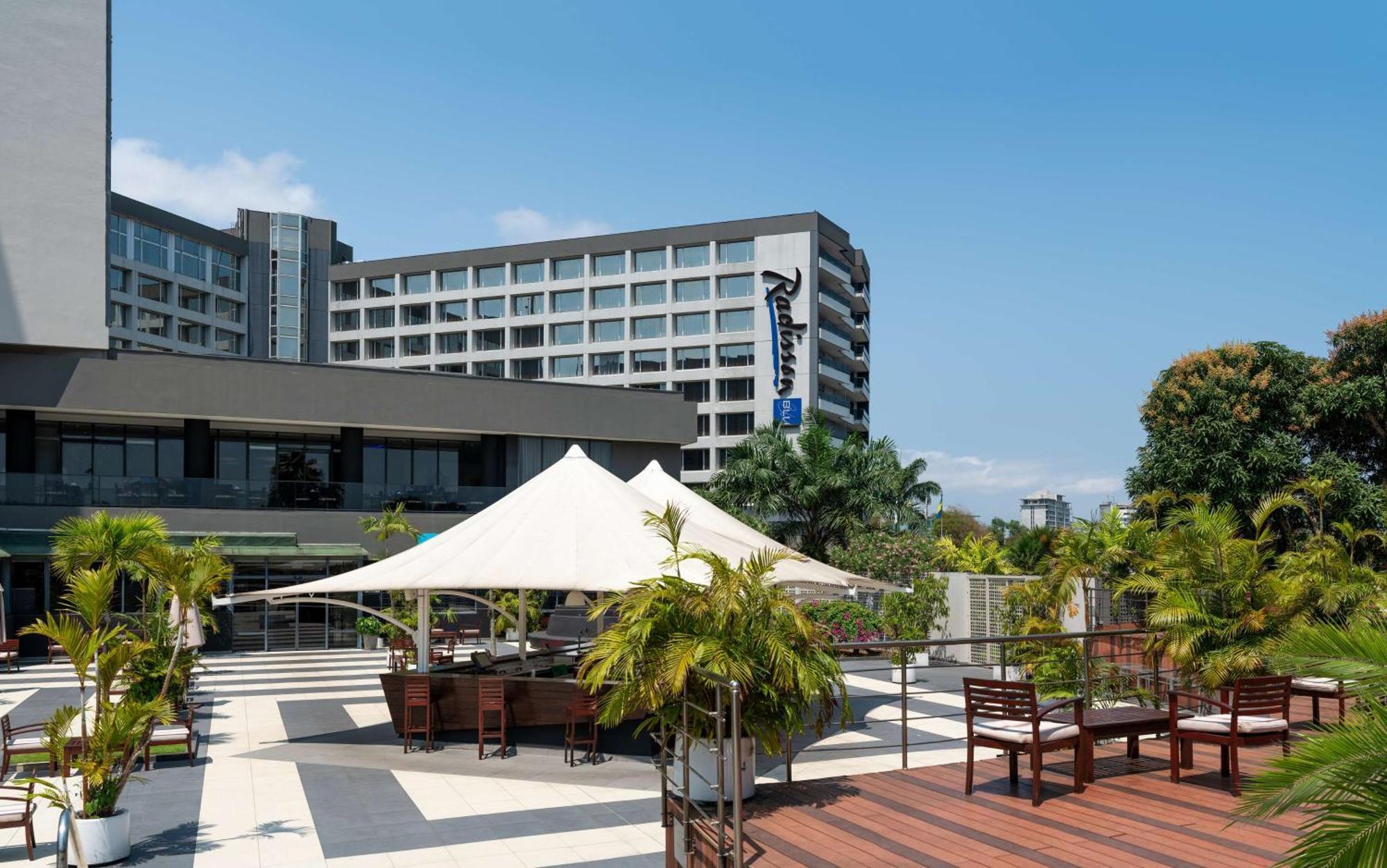 Radisson Blu Okoume Palace Hotel, Либревиль Экстерьер фото