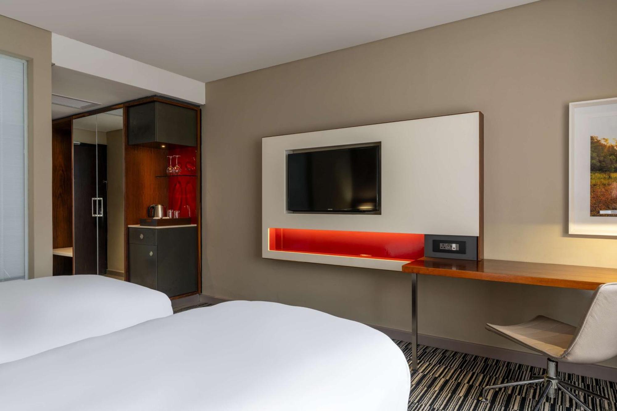Radisson Blu Okoume Palace Hotel, Либревиль Экстерьер фото