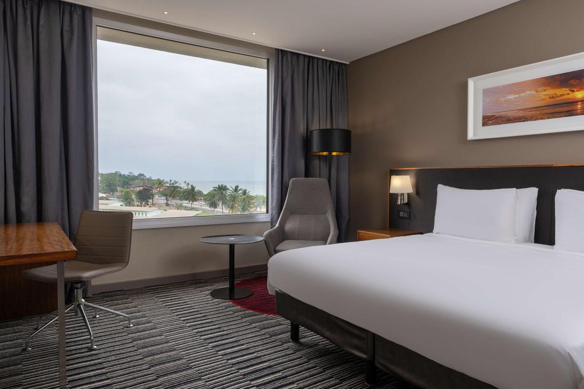 Radisson Blu Okoume Palace Hotel, Либревиль Экстерьер фото