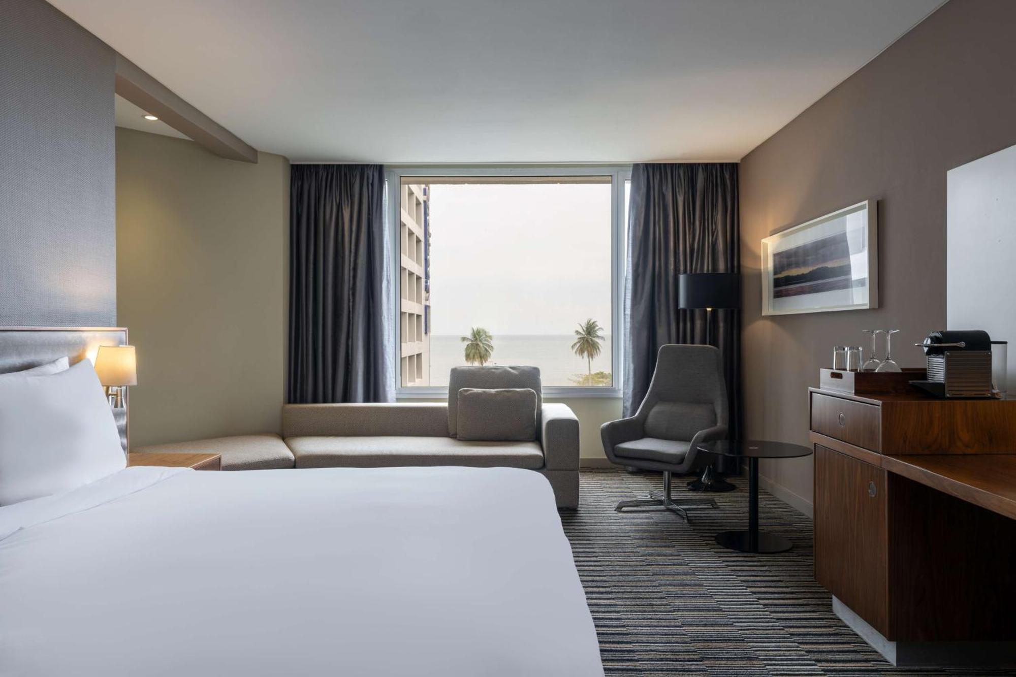 Radisson Blu Okoume Palace Hotel, Либревиль Экстерьер фото