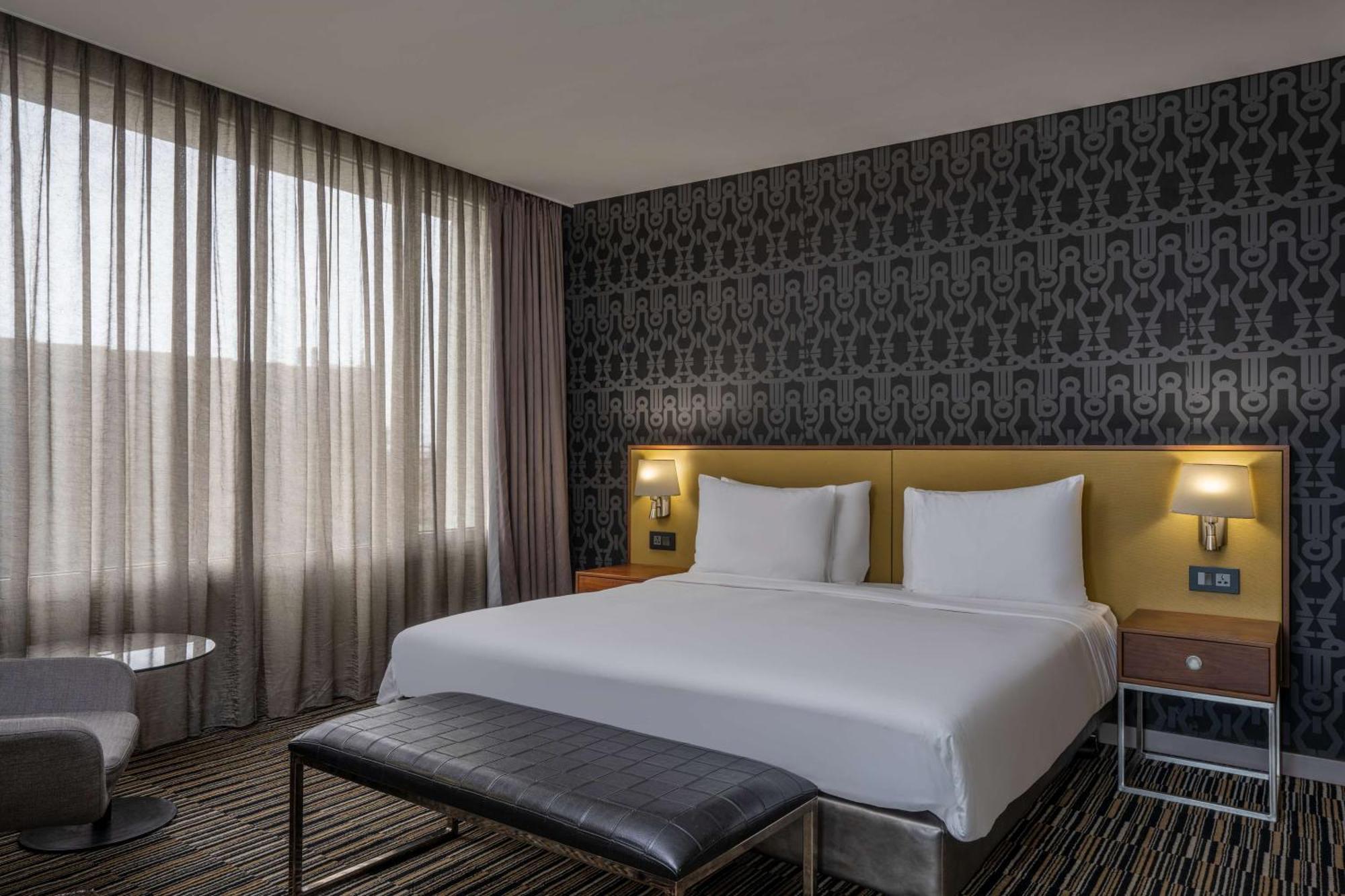 Radisson Blu Okoume Palace Hotel, Либревиль Экстерьер фото
