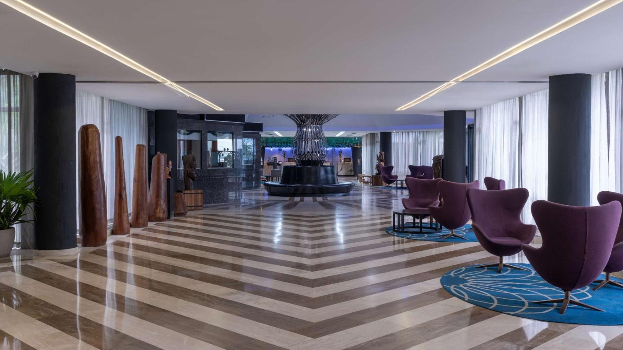 Radisson Blu Okoume Palace Hotel, Либревиль Экстерьер фото