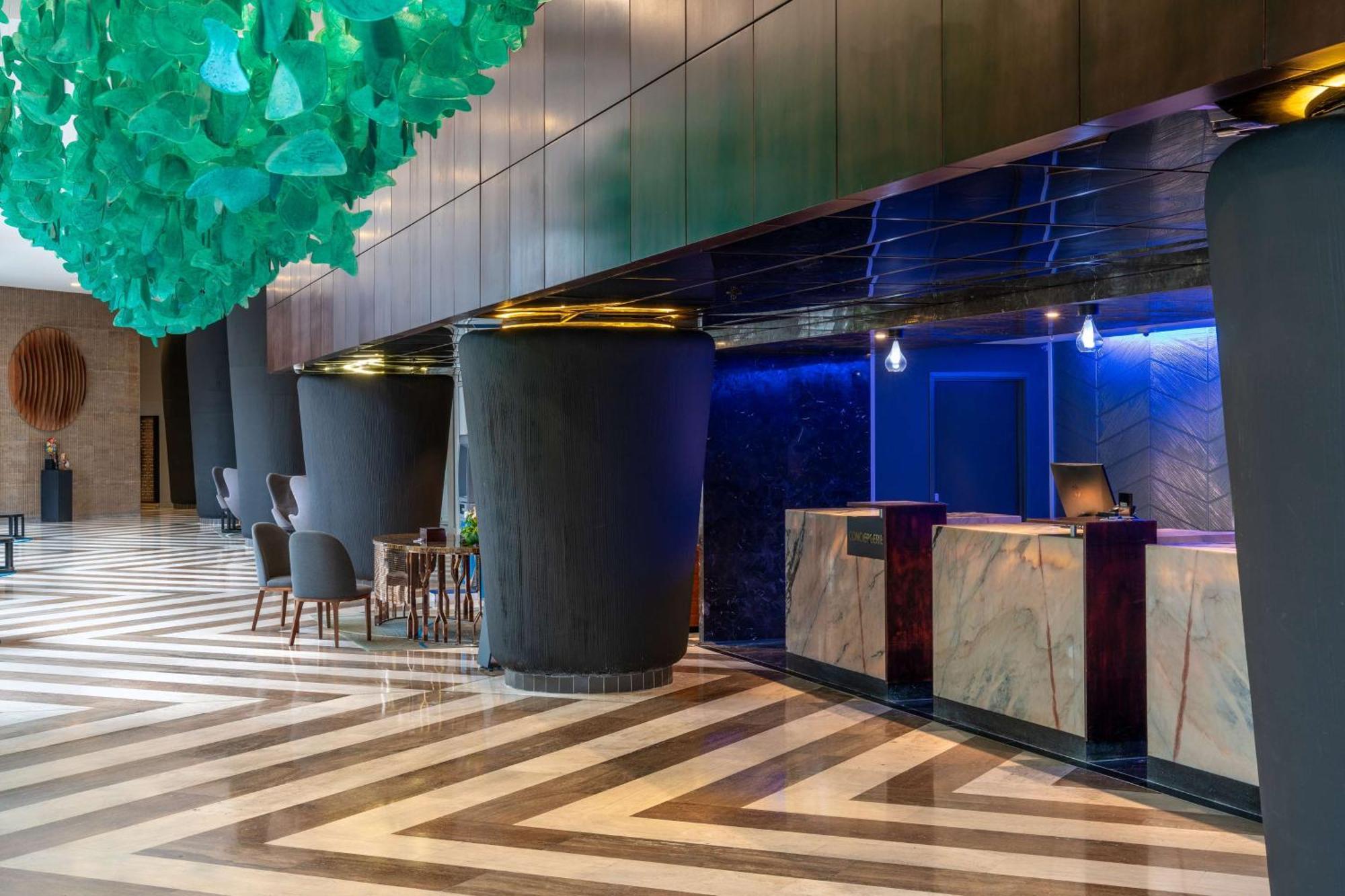 Radisson Blu Okoume Palace Hotel, Либревиль Экстерьер фото