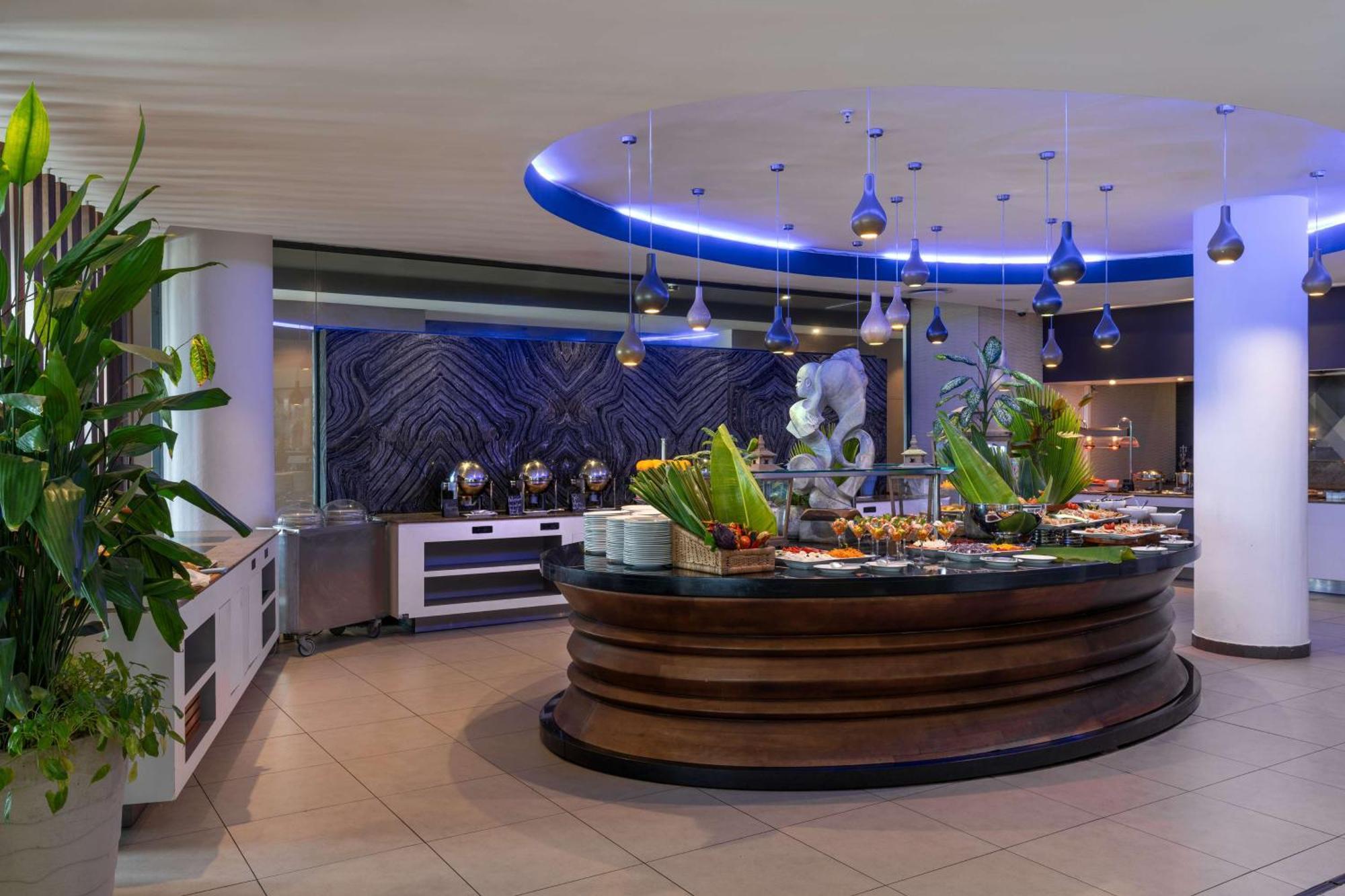 Radisson Blu Okoume Palace Hotel, Либревиль Экстерьер фото