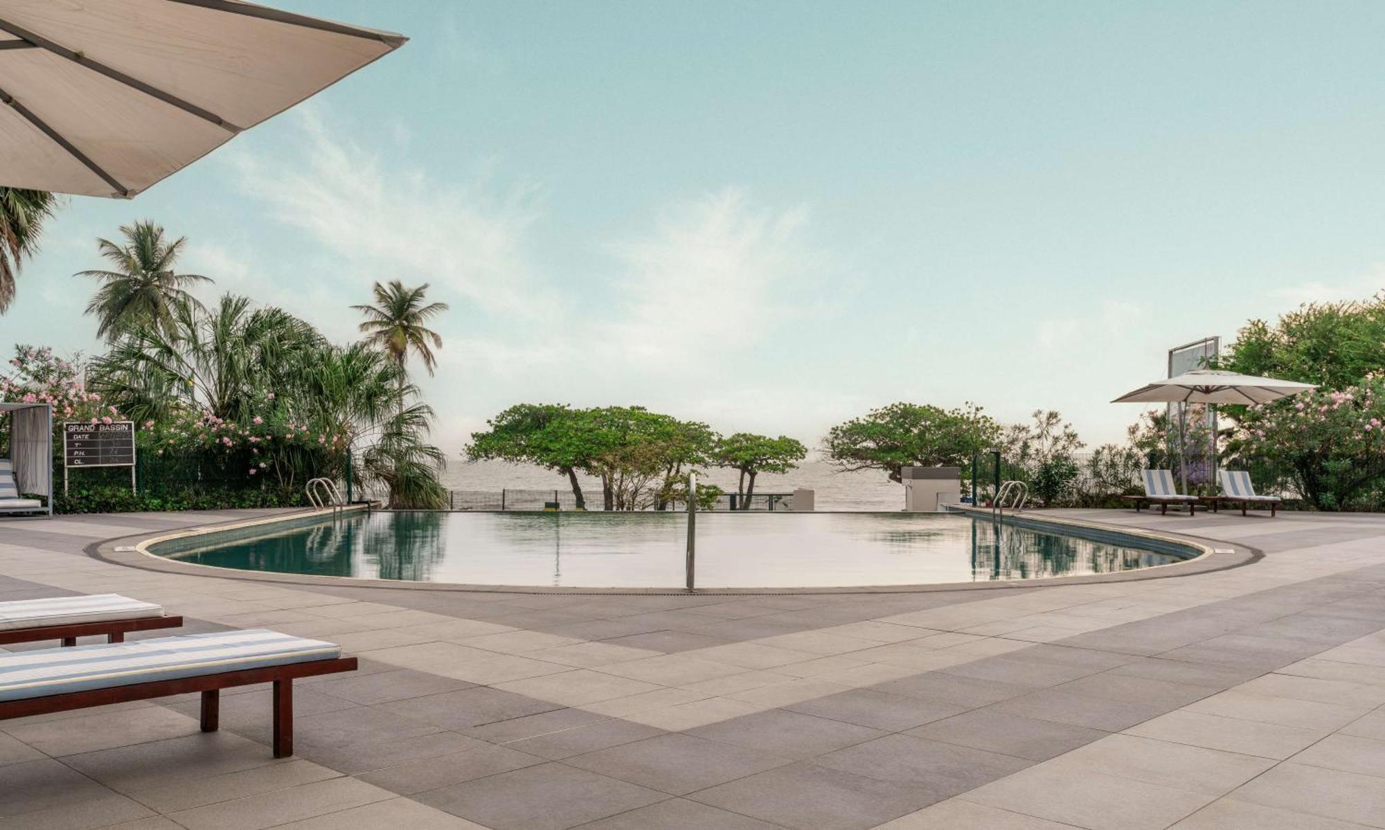 Radisson Blu Okoume Palace Hotel, Либревиль Экстерьер фото