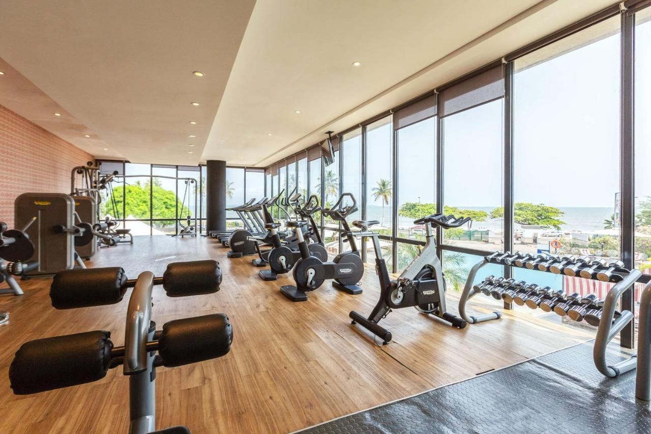 Radisson Blu Okoume Palace Hotel, Либревиль Экстерьер фото