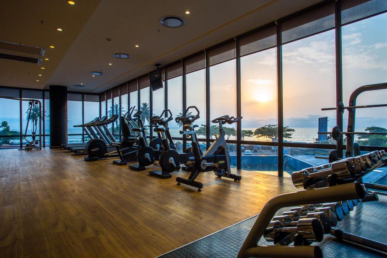 Radisson Blu Okoume Palace Hotel, Либревиль Экстерьер фото