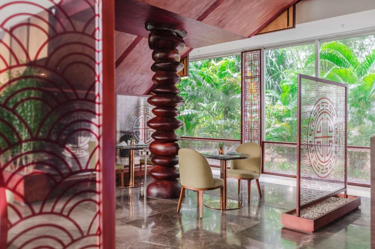 Radisson Blu Okoume Palace Hotel, Либревиль Экстерьер фото