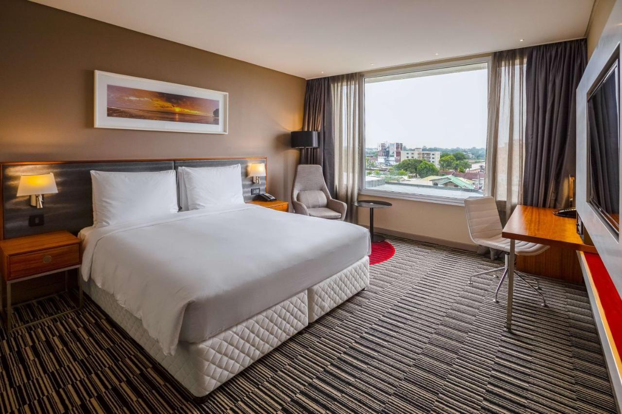 Radisson Blu Okoume Palace Hotel, Либревиль Экстерьер фото